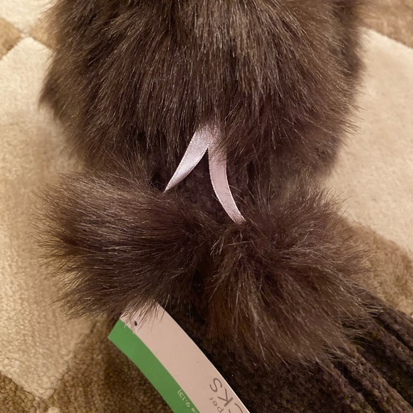 ❤️NWT❤️KIDS SLIPPER SOCKS WITH FAUX FUR TRIM - Picture 5 of 7